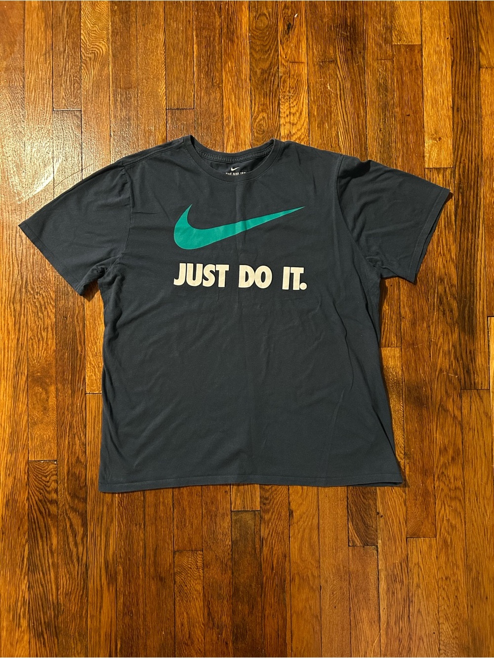 Nike Men’s Navy 'Just Do It' Graphic Tee